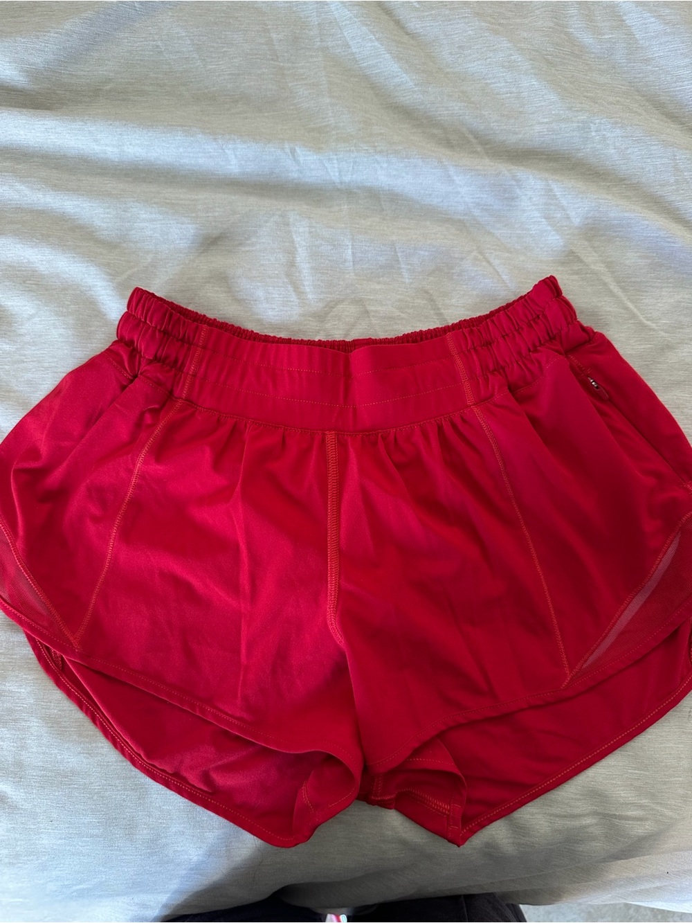 Lululemon women’s size 6 hotty hot shorts dark red color brief liner inside